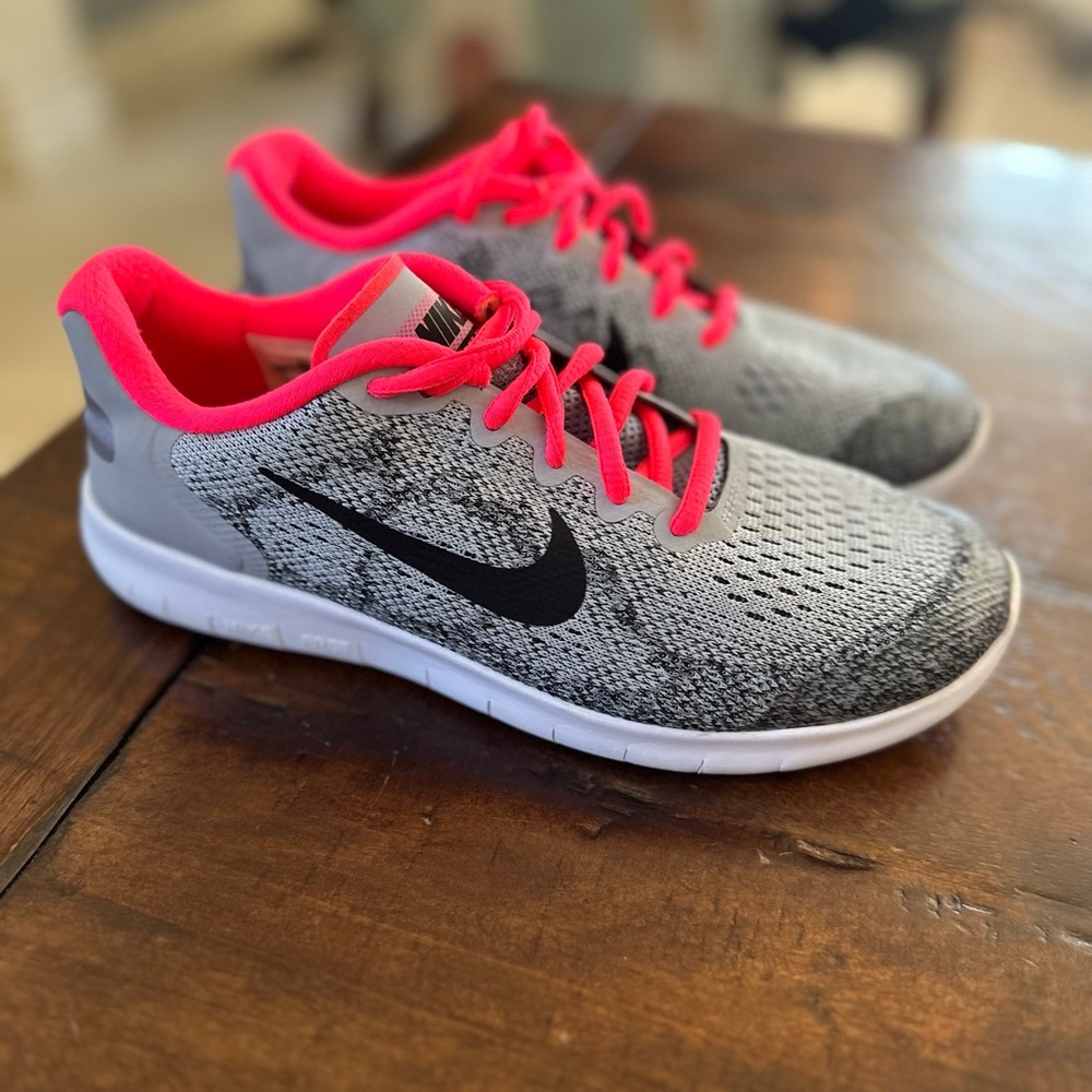 Nike women’s tennis shoes.